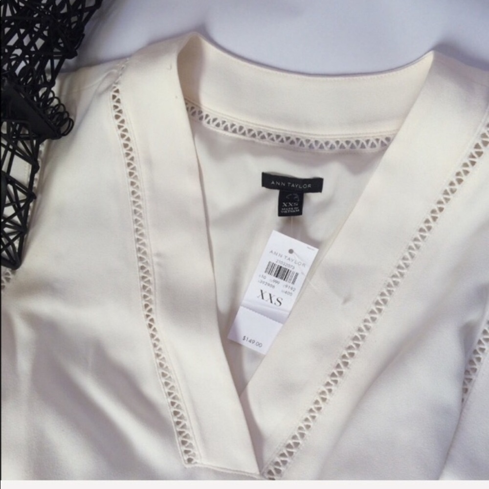 Ann Taylor Ivory V-Neck 3/4 Sleeve Dress | XXS